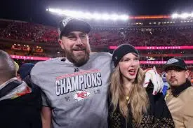 Tình sử Taylor Swift trước khi đính hôn với Travis Kelce: Yêu 9 người, lần  nào chia tay cũng ồn ào