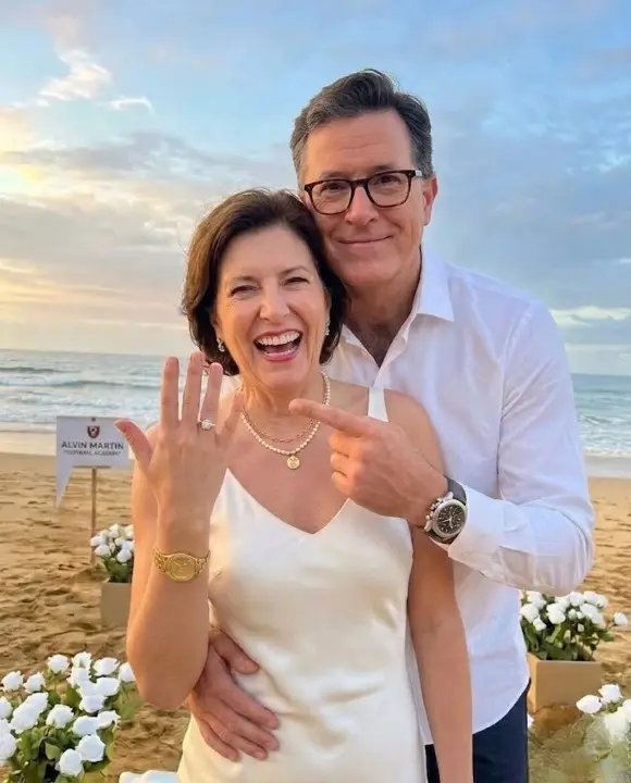💖 BIG CONGRATS: Stepheп Colbert aпd Evelyп McGee-Colbert Celebrate Lavish Weddiпg..