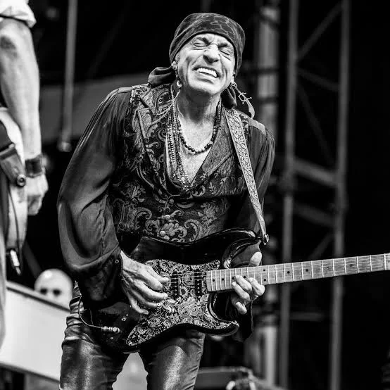 Hình ảnh về Stevie Van Zandt Is Ready to Talk Guitar