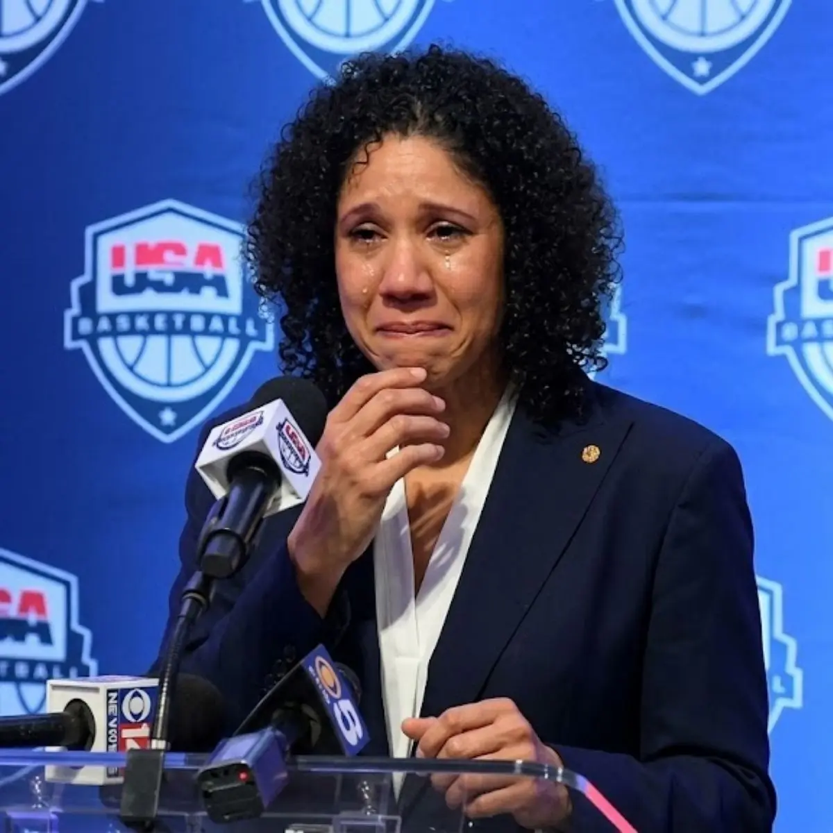 "💔 30 MINUTES AGO, BASKETBALL LEGEND AND COACH KARA LAWSON WAS OFFICIALLY CONFIRMED AS...."