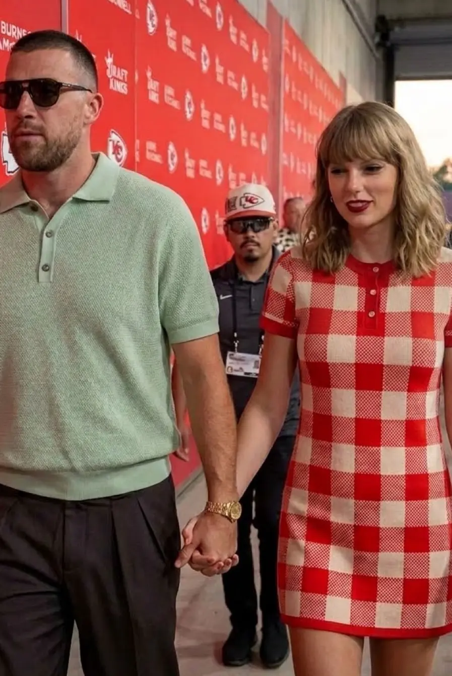 Taylor Swift and Travis Kelce Spotted Exiting Arrowhead Stadium Hand in Hand After Chiefs’ 31–10 Win