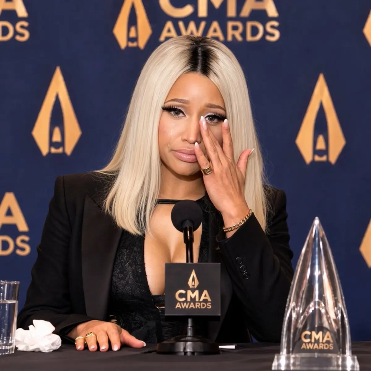 🚨🔥 THE NIGHT NICKI MINAJ LEFT THE MUSIC WORLD SPEECHLESS: AN UNEXPECTED CMA AWARDS MOMENT AT THE G
