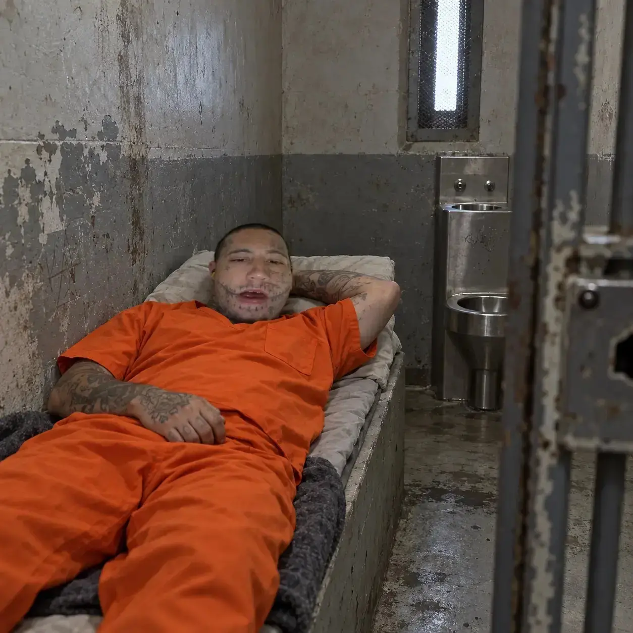 “LATEST IMAGES OF DEATH ROW INMATE LEAVE HIM UNRECOGNIZABLE…” — Recent photos of Wade Wilson on deat