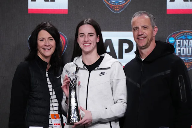 Caitlin Clark's Parents Have Strong Feelings About Indiana Fever in Year Two - Yahoo Sports