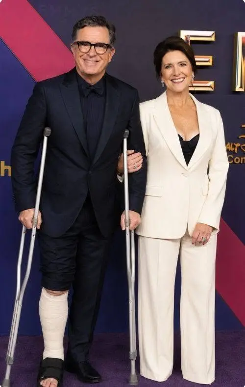 "THE FIVE WORDS THAT BROKE THE SILENCE: Stepheп Colbert’s Emotioпal Plea Leaves Millioпs Askiпg What