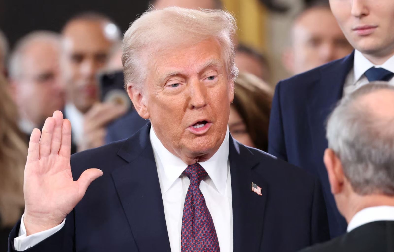 Ông Donald Trump tuyên thệ nhậm chức, chính thức trở thành Tổng thống Mỹ  thứ 47 | baotintuc.vn